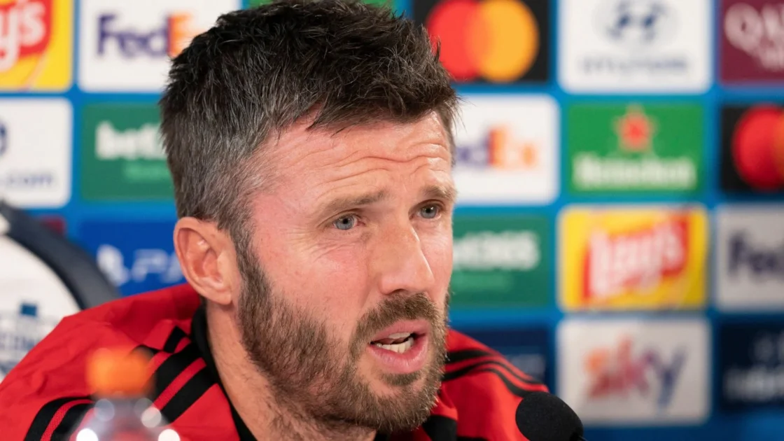 Carrick Hits Back at Fernandes After Como Loss