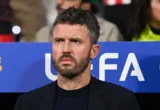 Carrick refuses to rule out dropping Fernandes at Man United