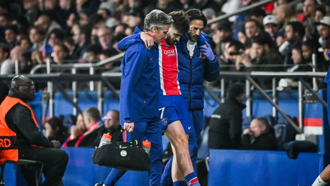 Arsenal transfer blow as Kvaratskhelia ruled out for season