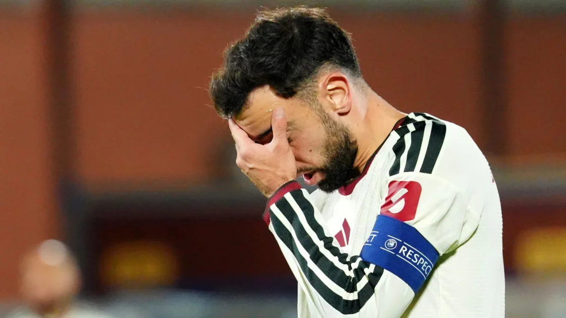 Carragher Slams Fernandes as Carrick Faces Pressure