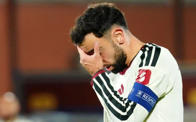 Carragher Slams Fernandes as Carrick Faces Pressure