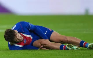 PSG’s Kvaratskhelia Faces Surgery After ACL Rupture